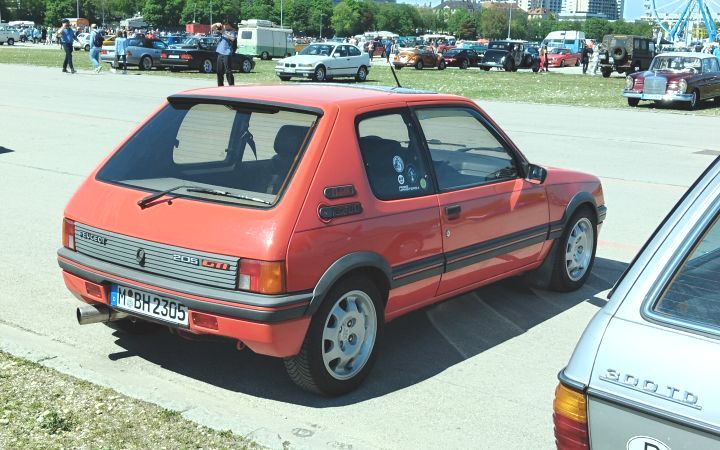 Peugeot_205GTI_01b.jpg