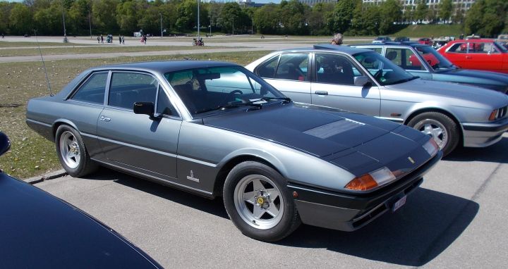 Ferrari_400_01h.jpg
