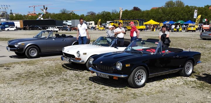 Fiat_124_Spider.jpg