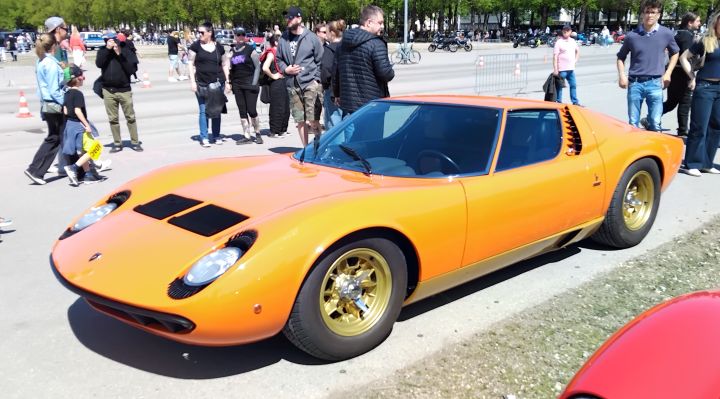 Lamborghini_Miura_01a.jpg
