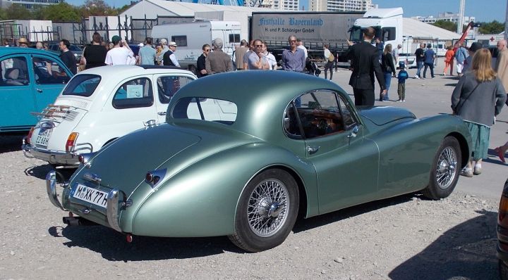 Jaguar_XK120_01a.jpg