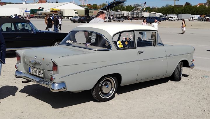 Opel_Rekord_09a.jpg