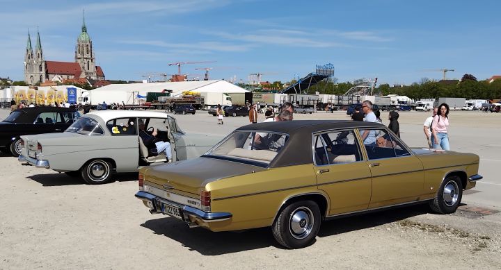 Opel_Diplomat_01a.jpg