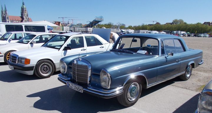 Mercedes_.200S_03a.jpg