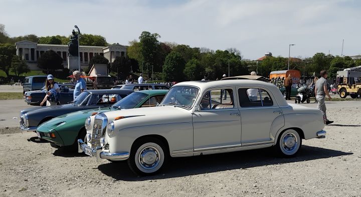Mercedes_220S_05a.jpg