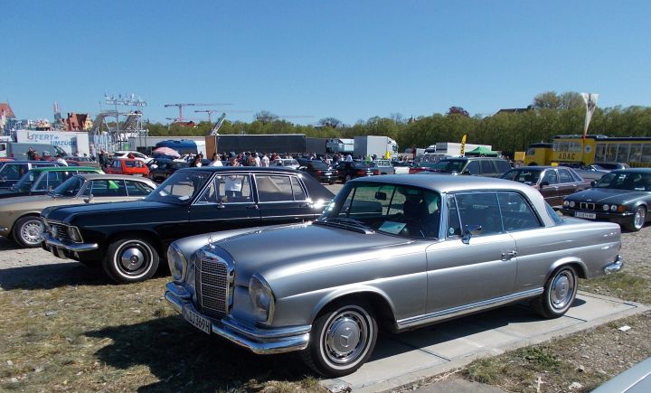 Mercedes_220SE_05a.jpg