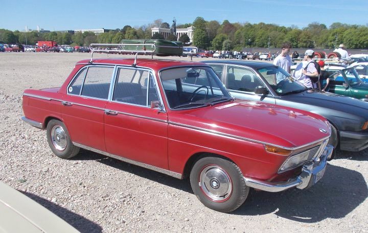 BMW_2000_01a.jpg