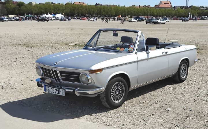 BMW_2002_Cabrio_01a.jpg