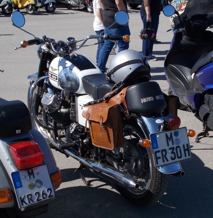 Moto-Guzzi_03b.jpg