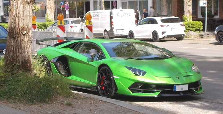 Lambo_Aventador_01a.jpg