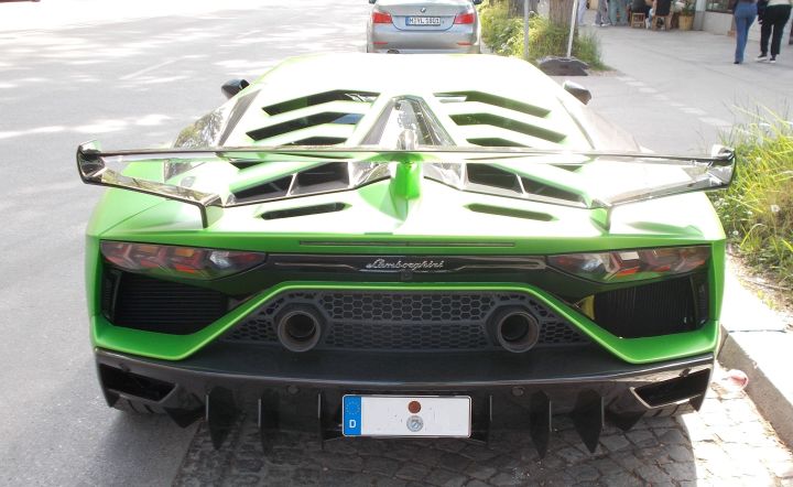 Lambo_Aventador_01e.jpg