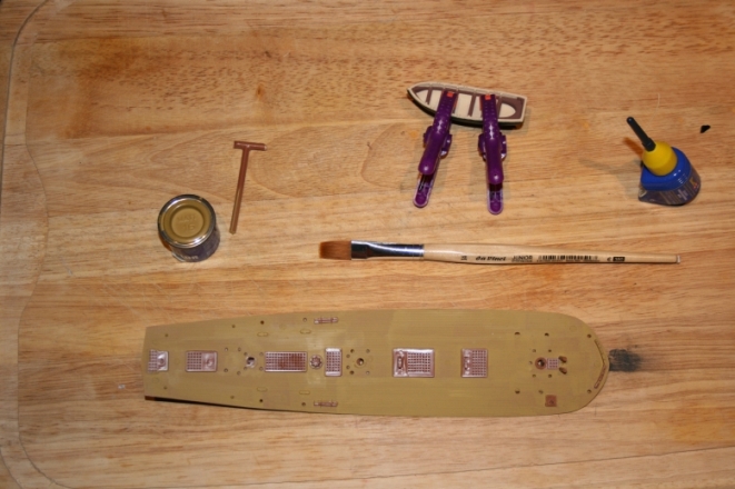 Der erste Anstrich vom Deck