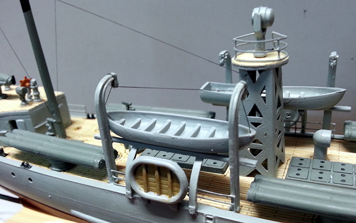 05-ein Boot hängt.jpg