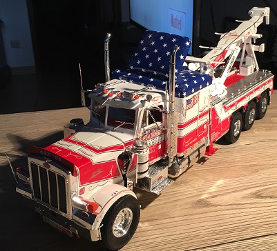 Hier habe ich den Schlafkabinendeckel vom anderen Truck mal draufgemacht um zu sehen wie es mit dem Windabweiser aussehen könnte.