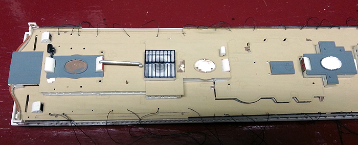 10-bootsdeck vorn holzoptik.jpg