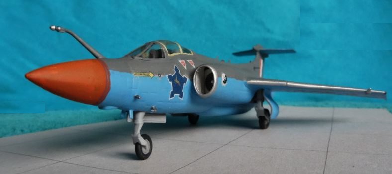 Folge des Embargos: Das Radom in Gfk natur, ohne tarnenden Anstrich.