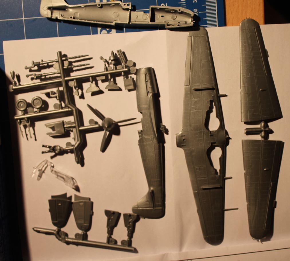 So sieht der Bausatz aus (die Fotos sind leider nicht die besten, die Kamera ist schon etwas altersschwach...)