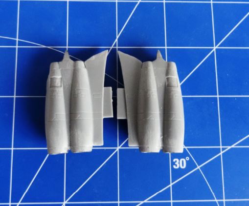 Zur Gewichtsersparnis waren bei den Orginal Serienmaschinen nur zwei Umkehrschübe (Treibwerke aussen) installiert.