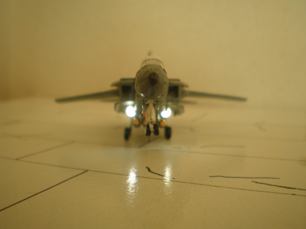 landescheinwerfer beim simulierten Startvorgang des Tornado