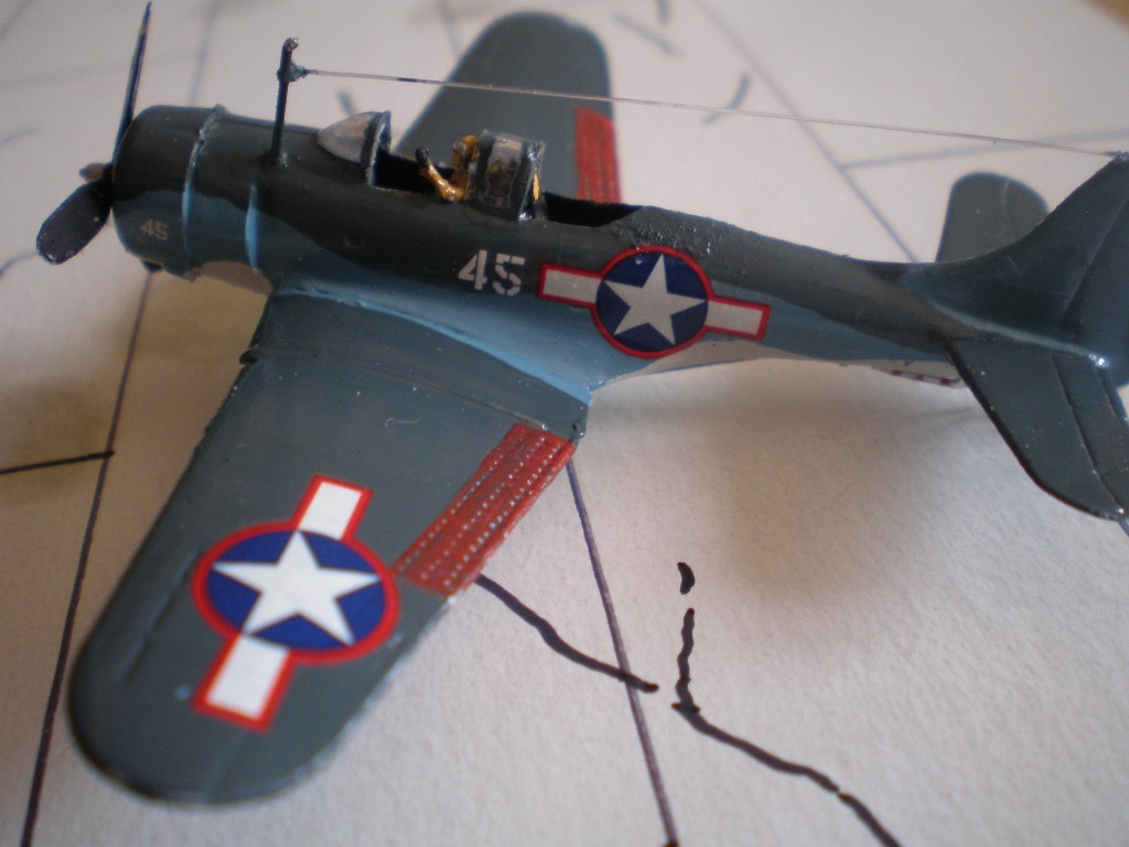 SBD 5 in tarnung mit piloten ..und Antennenvorrichting