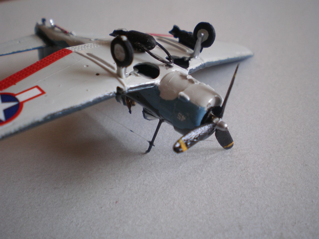 SBD 5 von unter betrachtet mit Aufhängung der außenlasten