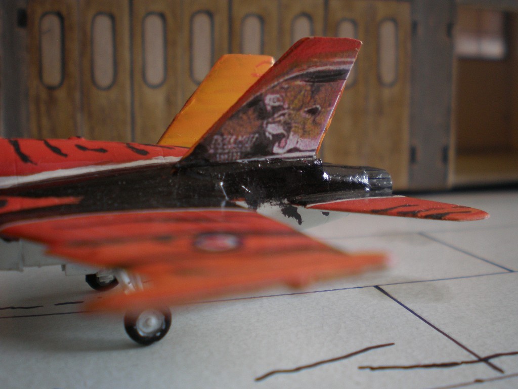 CF-18 Hornet  ---Leitwerksdarstellung