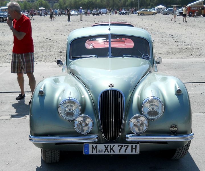 2018_Jaguar_XK120_01a.jpg