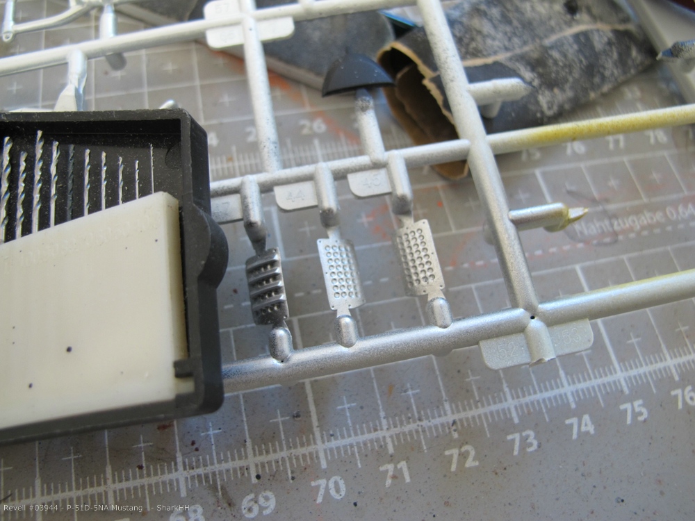 Revell 03944 - P-51 Mustang-0002c.jpg