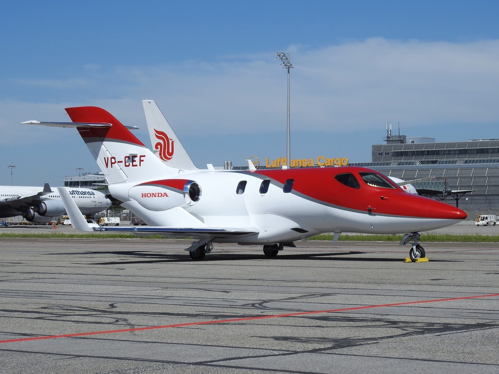 VP-CEF Seif Aviation Honda HA-420 HondaJet cn42000097 (2).JPG