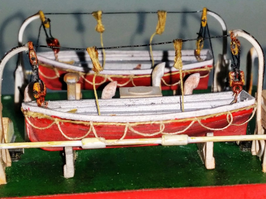 Fertige Rettungsboote