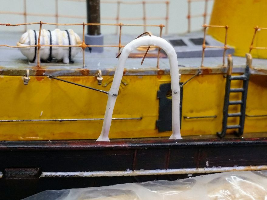 Netzgalgen achtern im "Rohbau"