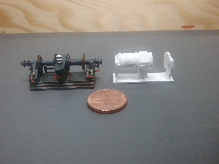 Netzwinde im Rohbau und rechts das "Original"