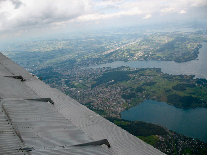 23 Über Vierwaldstätter- und Zugersee.jpeg