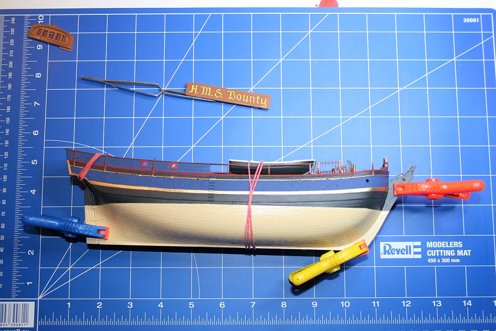 010 Rumpf kleben.JPG