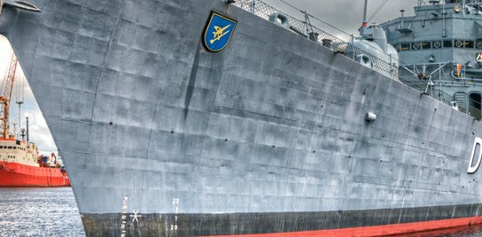 Rumpf des Zerstörer "Mölders", Spanten und Stringer treten deutlich hervor. Unglaublich was Wasser für eine Kraft hat.