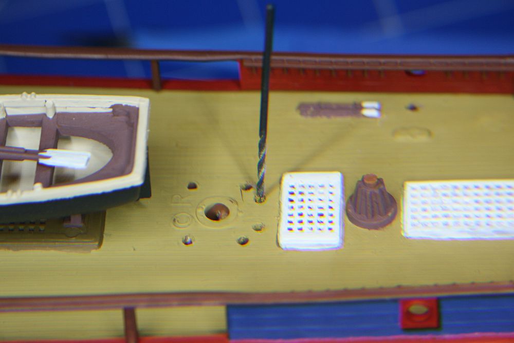 016 Nagelbanklöcher.JPG