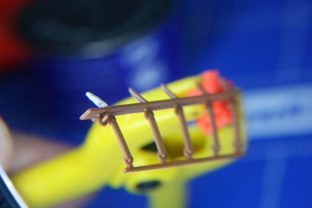 Und dann mit einer Nagelfeile in Form gebracht.