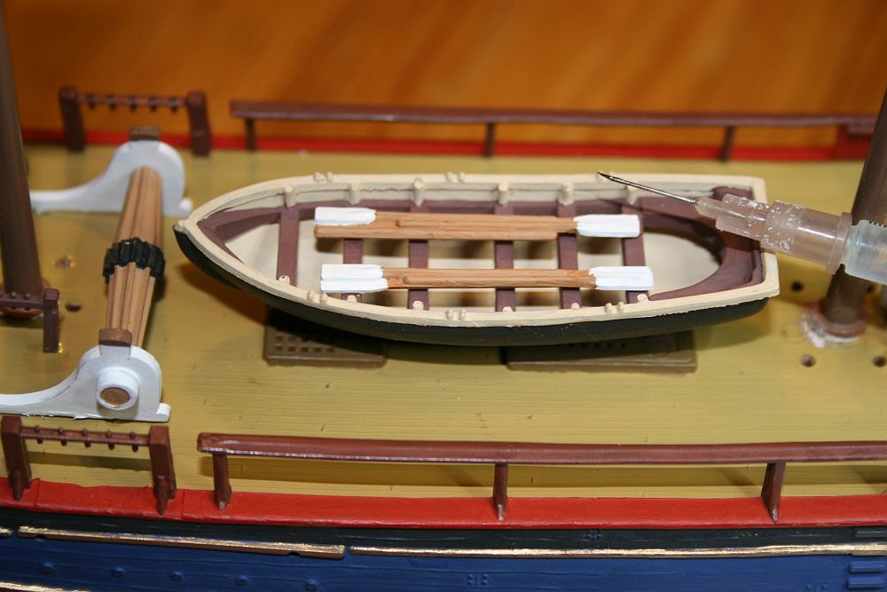 Die Paare neuer Riemen dank Revell.