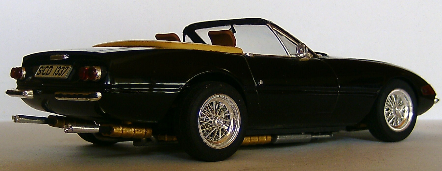 Ferrari 365 GTS4 (7).JPG