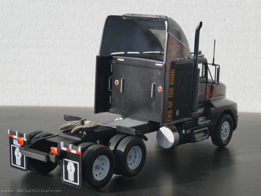 KISS_TOUR_TRUCK_Revell07644-005.jpg