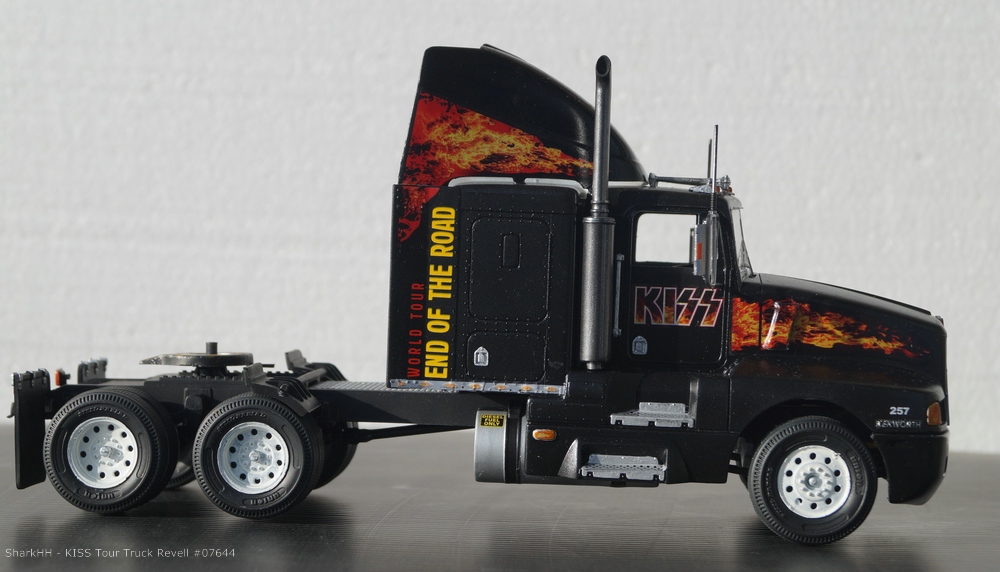 KISS_TOUR_TRUCK_Revell07644-007.jpg
