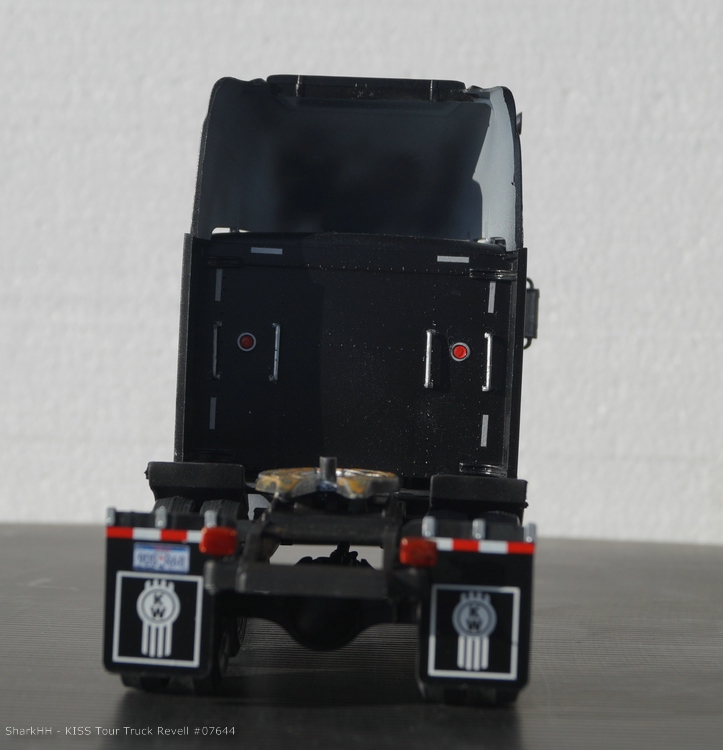 KISS_TOUR_TRUCK_Revell07644-008.jpg