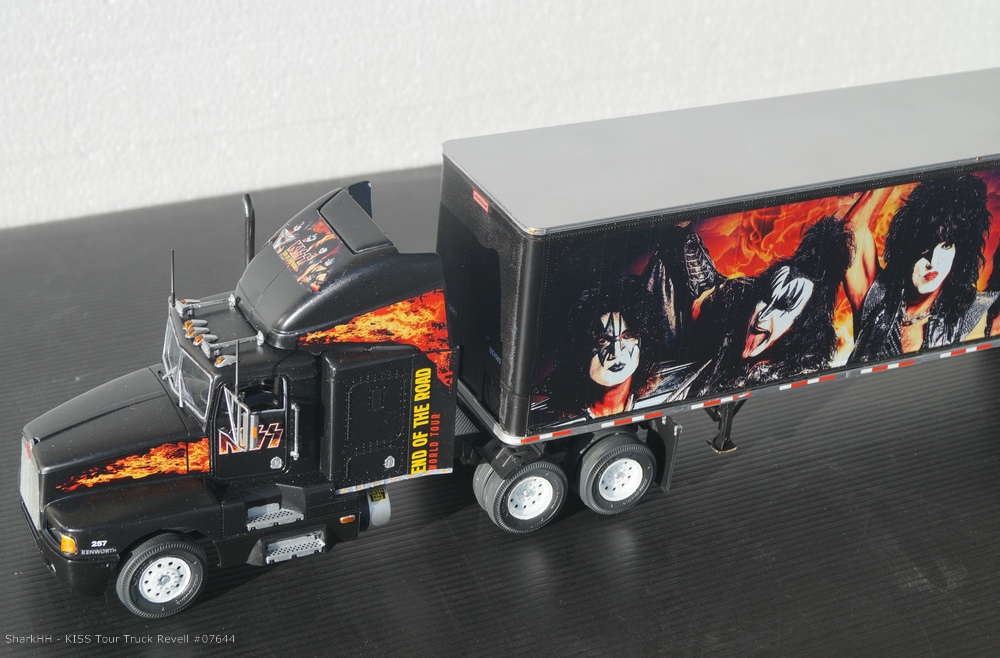 KISS_TOUR_TRUCK_Revell07644-014.jpg