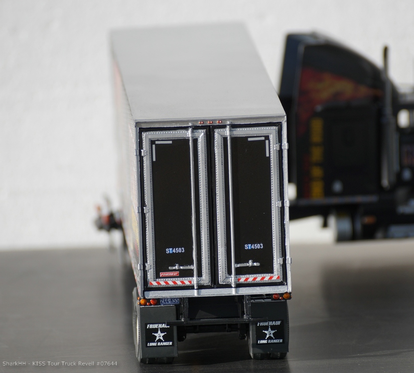 KISS_TOUR_TRUCK_Revell07644-015.jpg