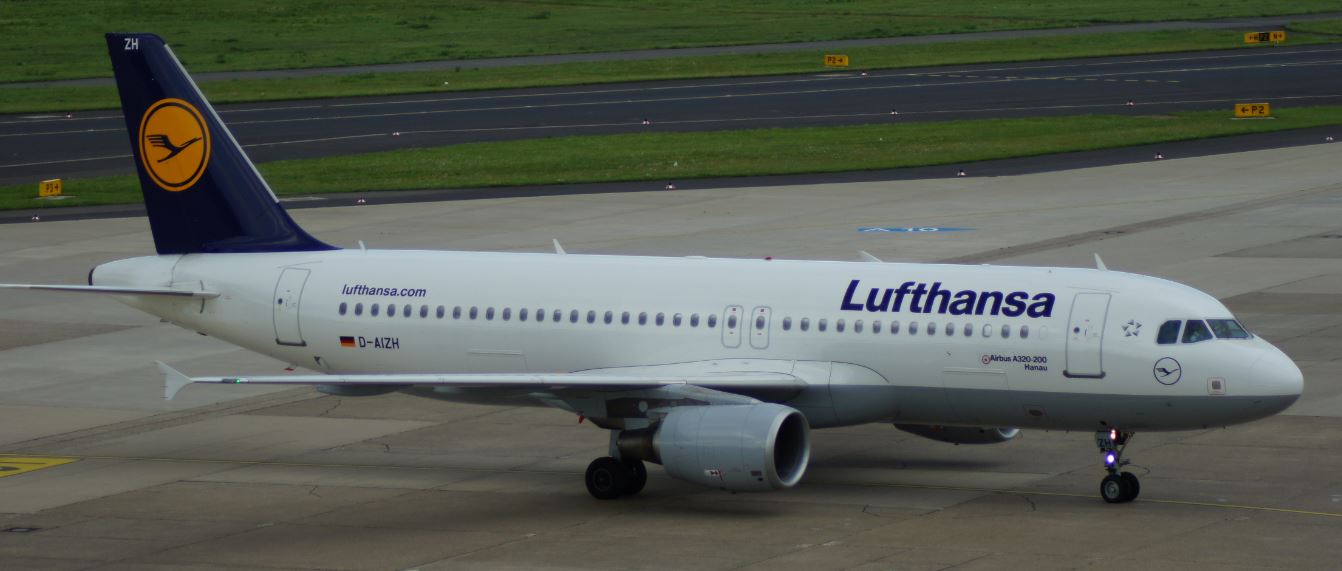 "Während des Rollvorganges und Start und Landung dürfen die Fensterblenden nicht geschlossen werden und müssen geöffnet bleiben"