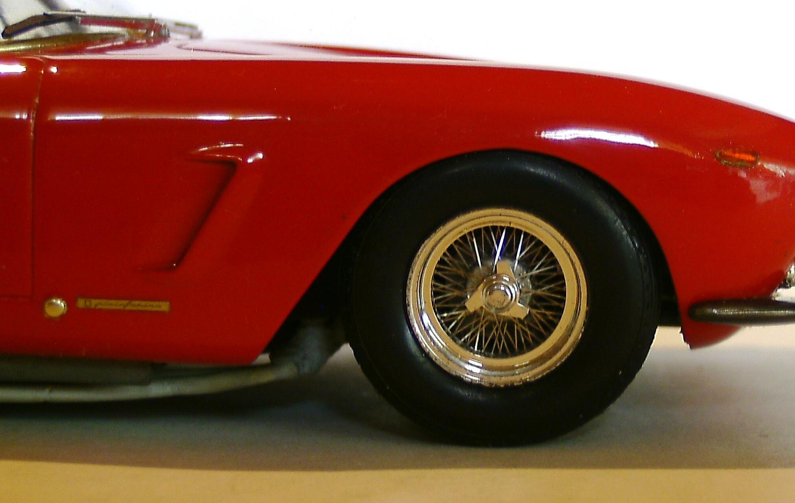 Einige Fahrzeuge hatten einen Chromrahmen um den Luftaustritt