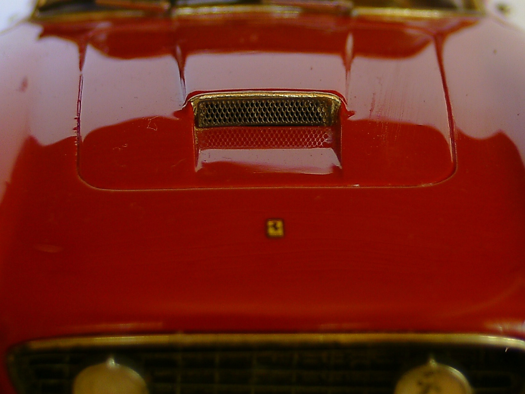 Rennfahrzeuge hatten hinter dem Lufteinlaß  eine Kaltluftstaubox