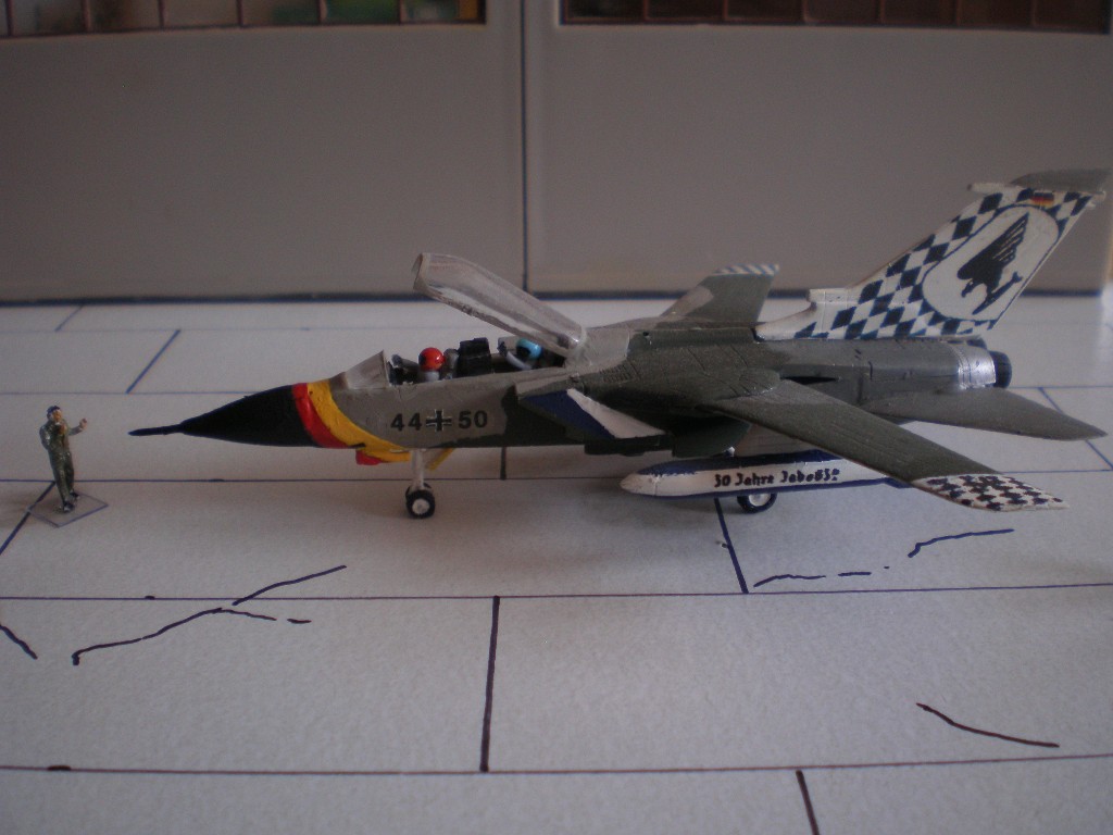 hier ein Beispiel wie es aussehen kann ...Tornado Luftwaffe jabo 32