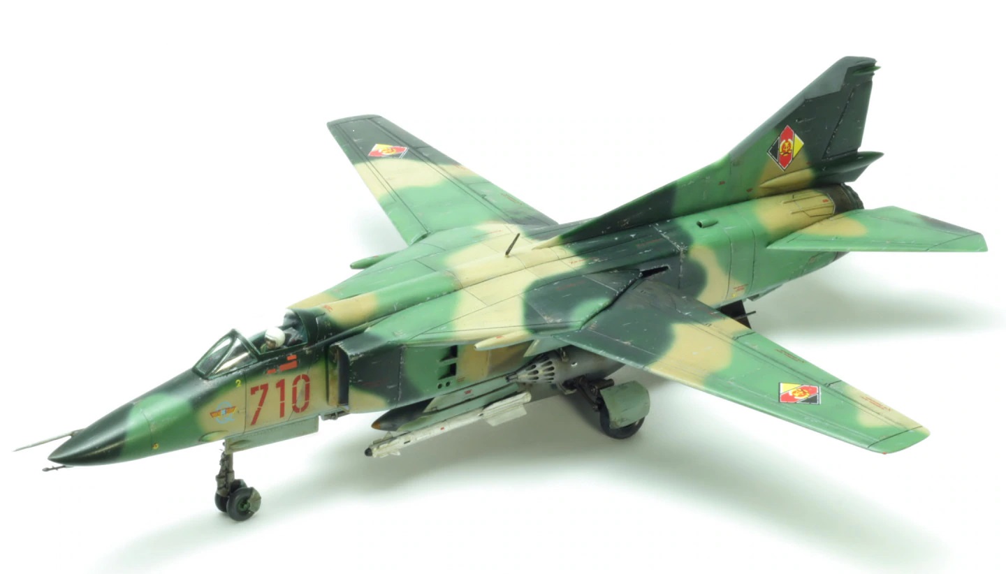 MiG27-NVA_006.jpg