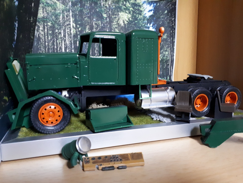 W925b